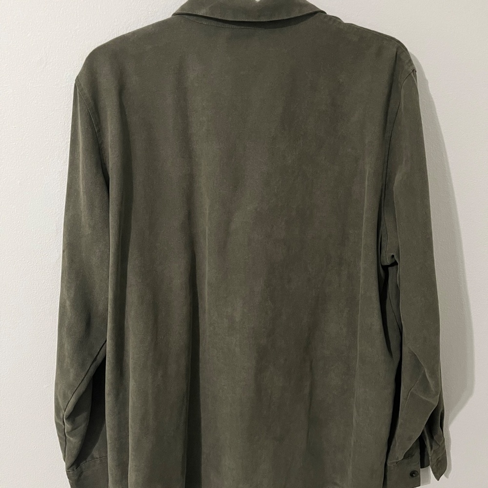 Button down - Picture 2 of 4